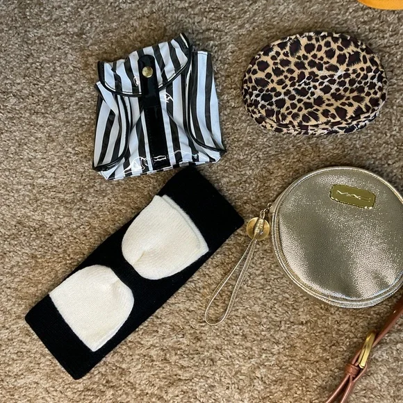 Vince Camuto Brown Leather Crossbody Bag Gold Hardware Adjustable Strap Mini - Picture 2 of 12